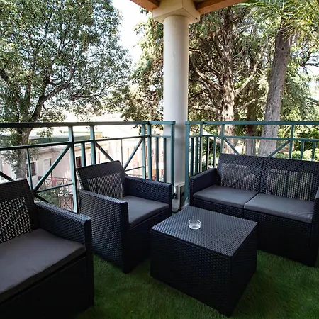 De Standing, Piscine, Tennis, * カンヌ