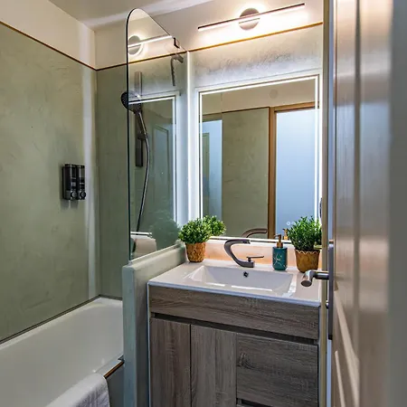 De Standing, Piscine, Tennis, カンヌ